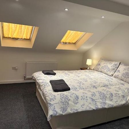 Luton Home Near Airport Private & Shared Bathroom Option Exteriér fotografie