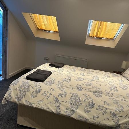 Luton Home Near Airport Private & Shared Bathroom Option Exteriér fotografie