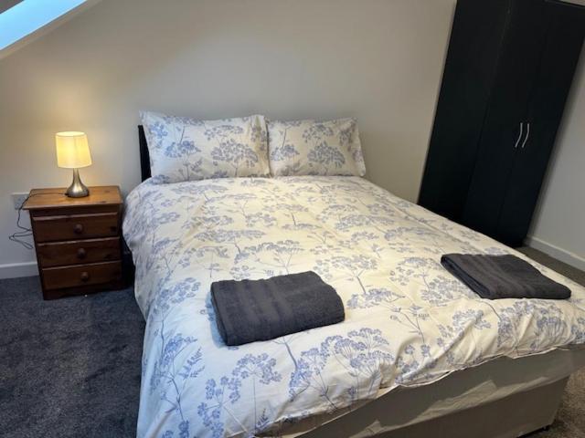 Luton Home Near Airport Private & Shared Bathroom Option Exteriér fotografie