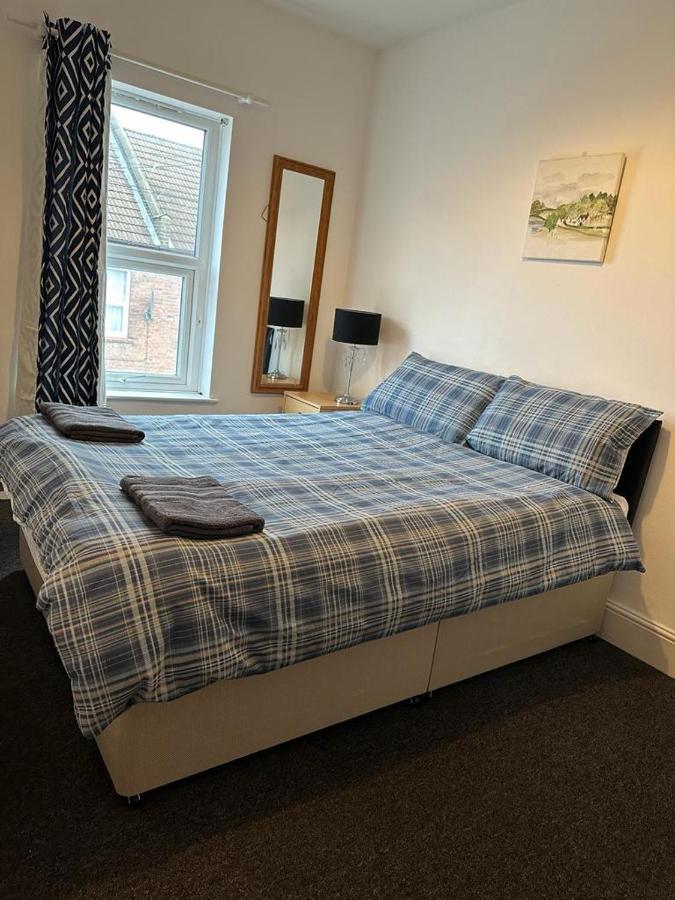 Luton Home Near Airport Private & Shared Bathroom Option Exteriér fotografie