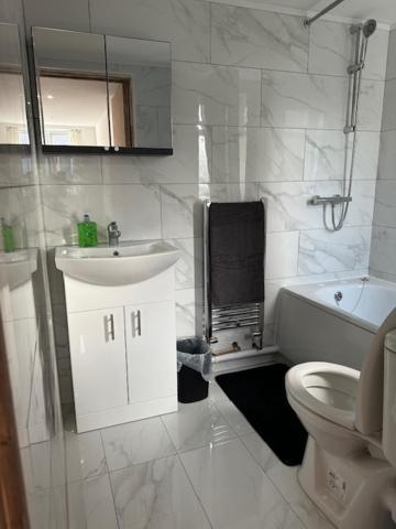 Luton Home Near Airport Private & Shared Bathroom Option Exteriér fotografie