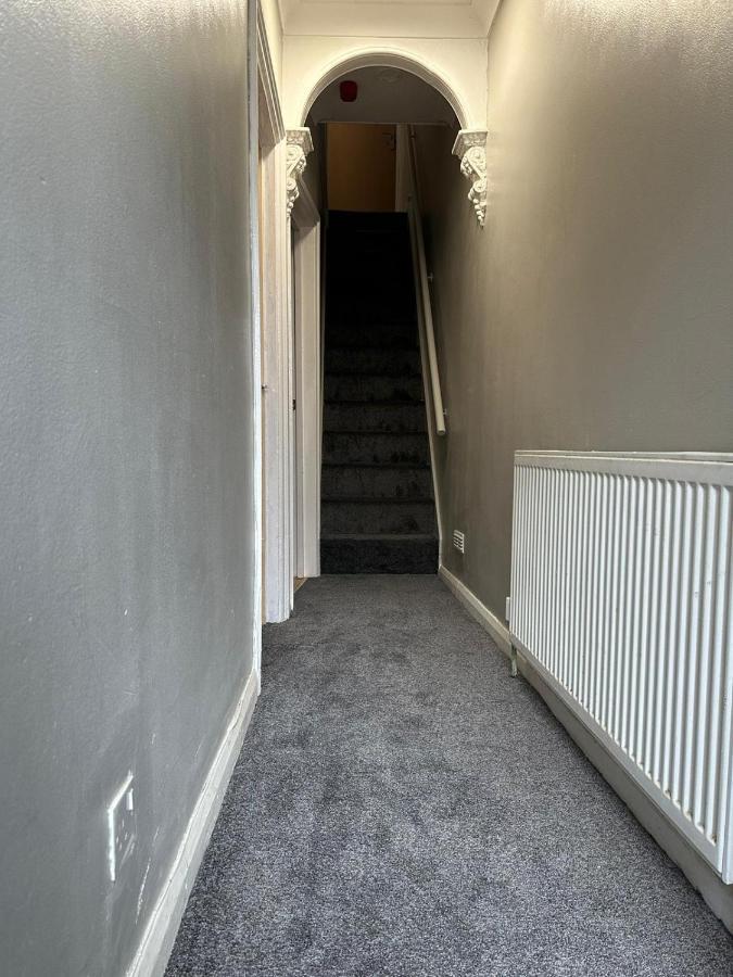 Luton Home Near Airport Private & Shared Bathroom Option Exteriér fotografie