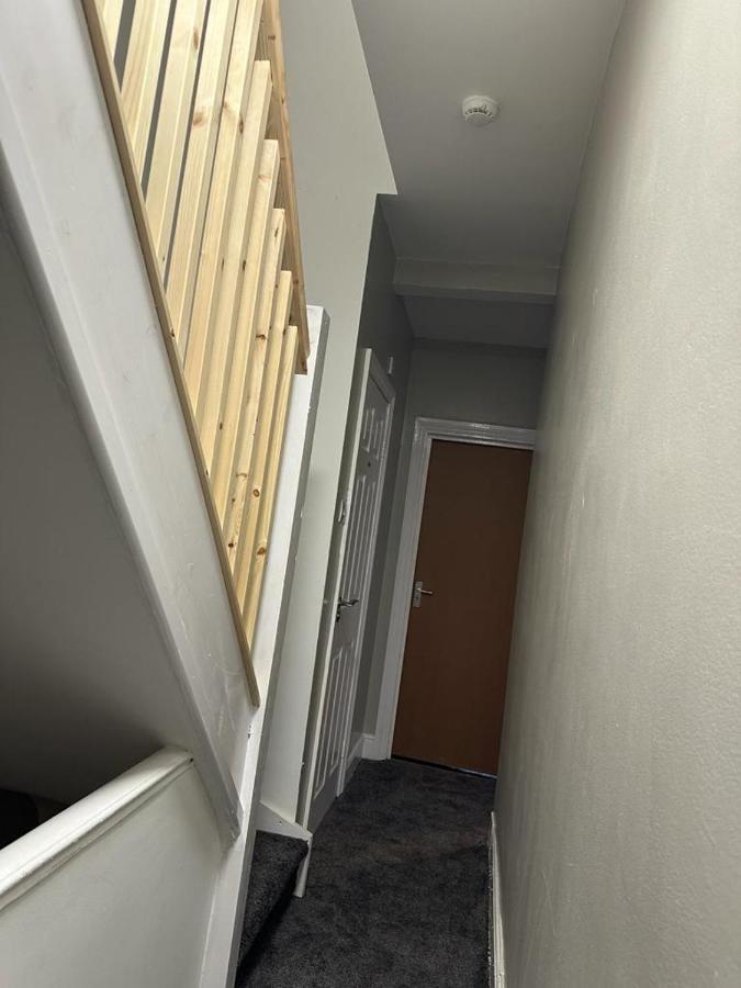 Luton Home Near Airport Private & Shared Bathroom Option Exteriér fotografie