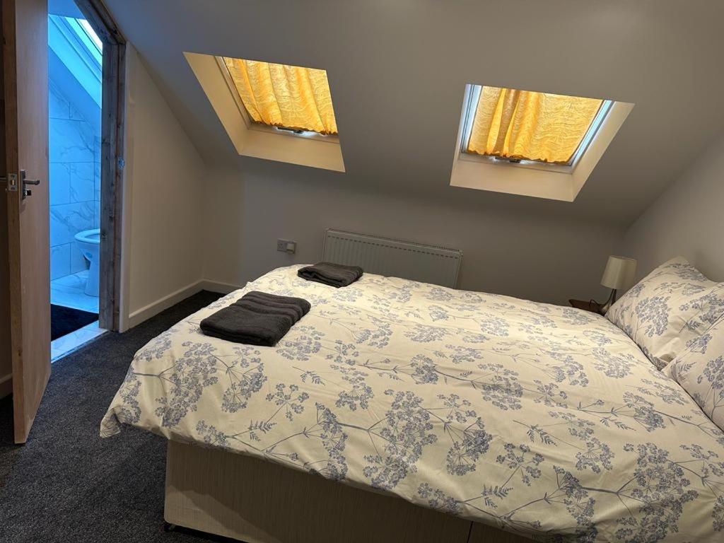 Luton Home Near Airport Private & Shared Bathroom Option Exteriér fotografie
